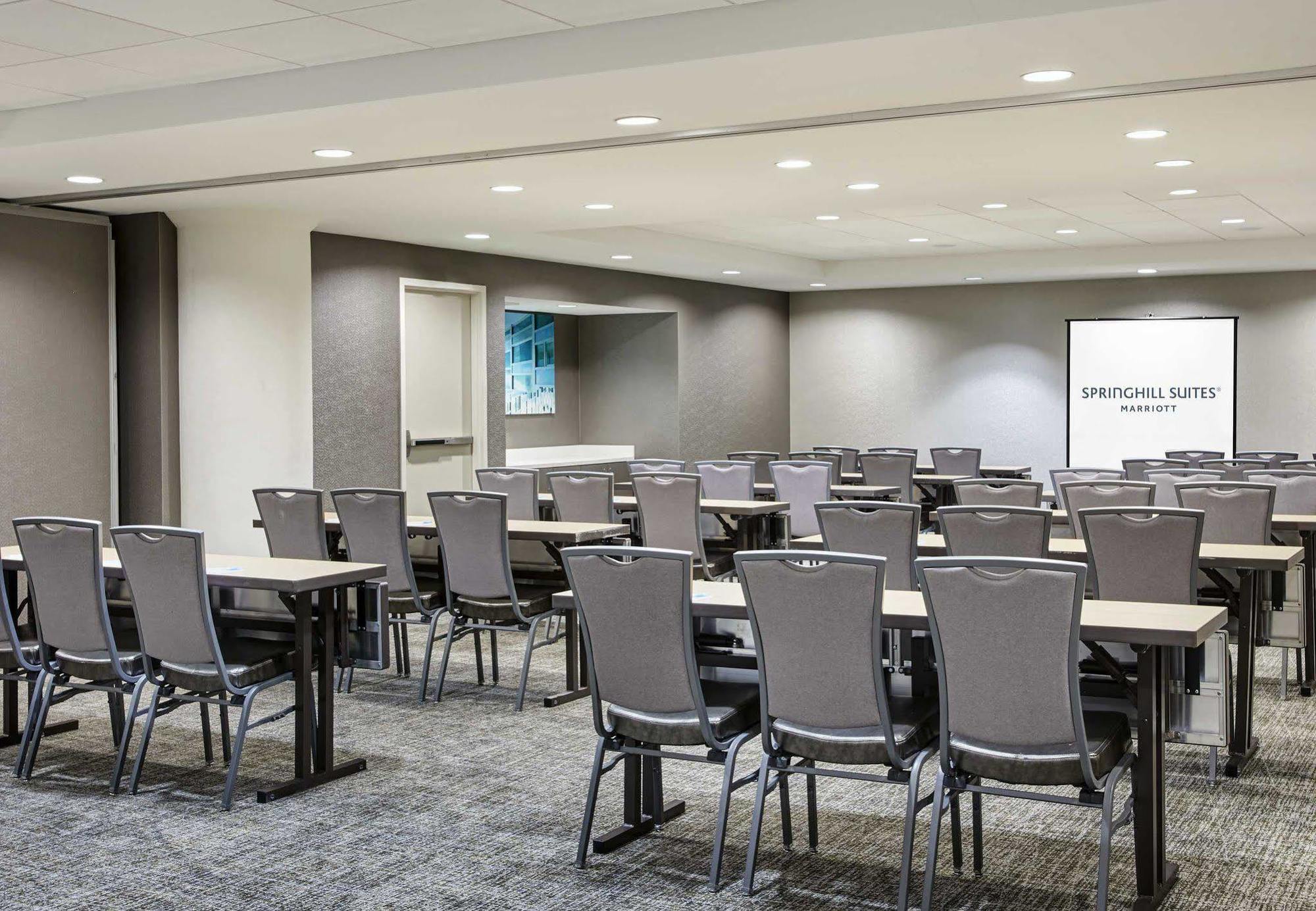 Springhill Suites By Marriott Milwaukee Downtown Exterior foto